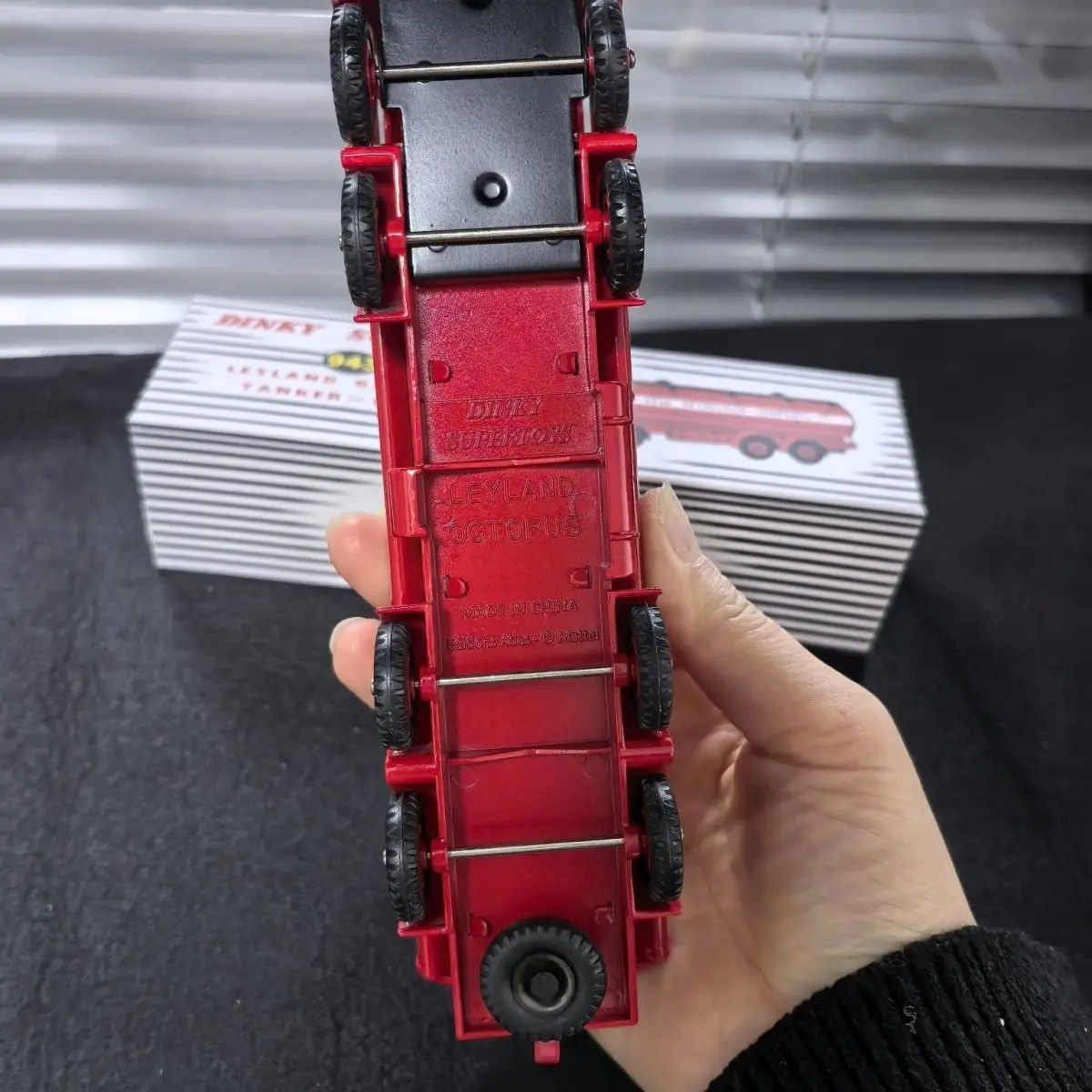 รถบรรทุกน้ำมัน Leyland Camion Citerne ขนาด 1:43 รถของเล่นโลหะผสมแบบหล่อขึ้นรูปและรถยนต์ของเล่น รถโมเดลขนาดเล็กสำหรับเด็ก