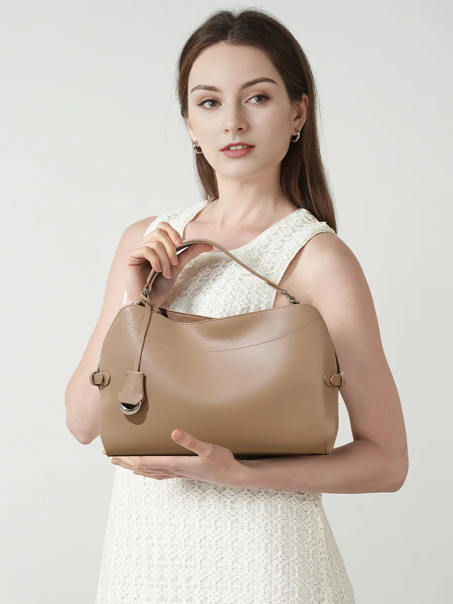 

New women's niche high-end handbag for spring and summer office workers, large capacity women's commuting handbag