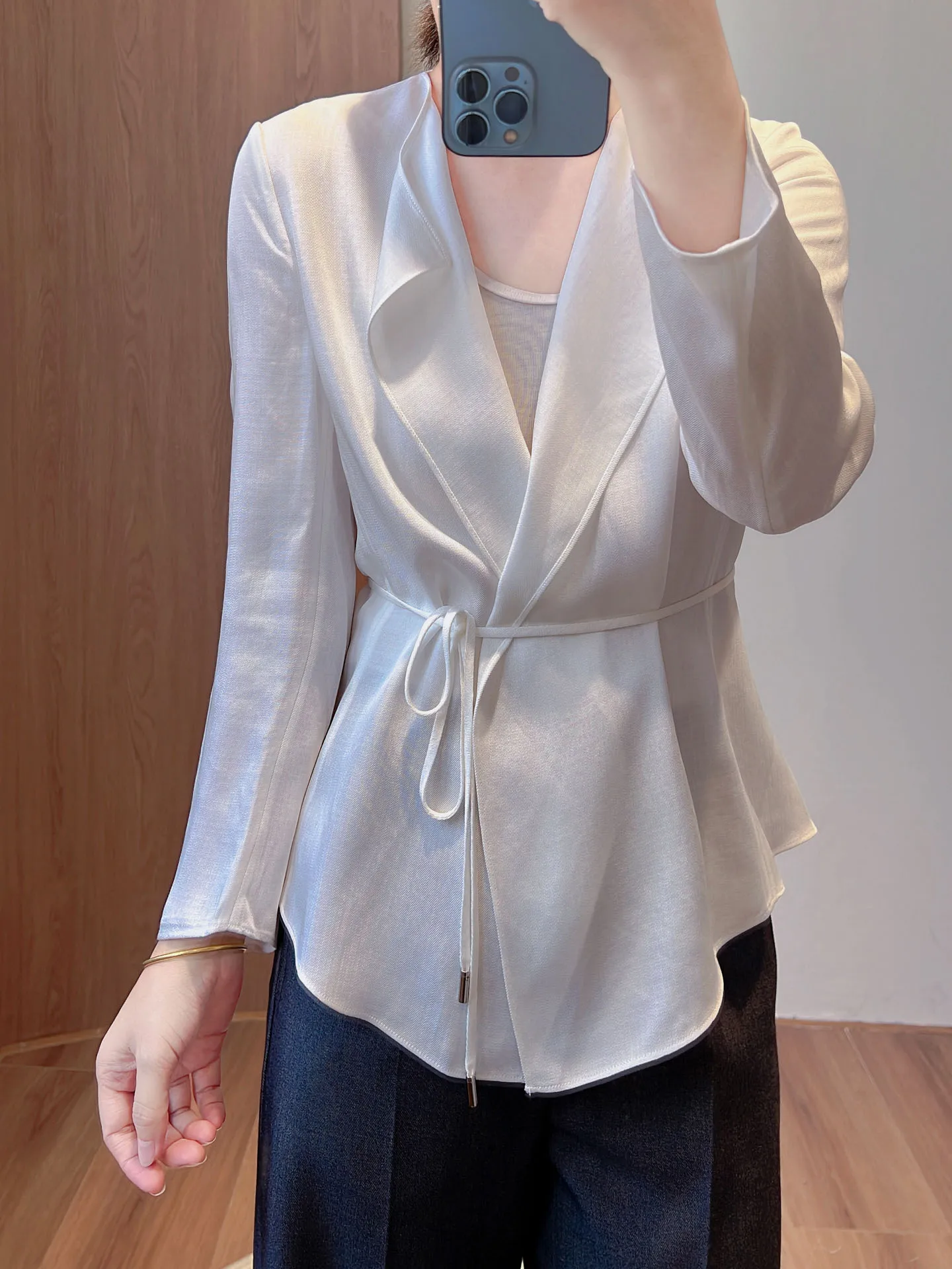 

Новый легкий кардиган из льняной ткани с отложным воротником и поясом на талии для повседневной носки...