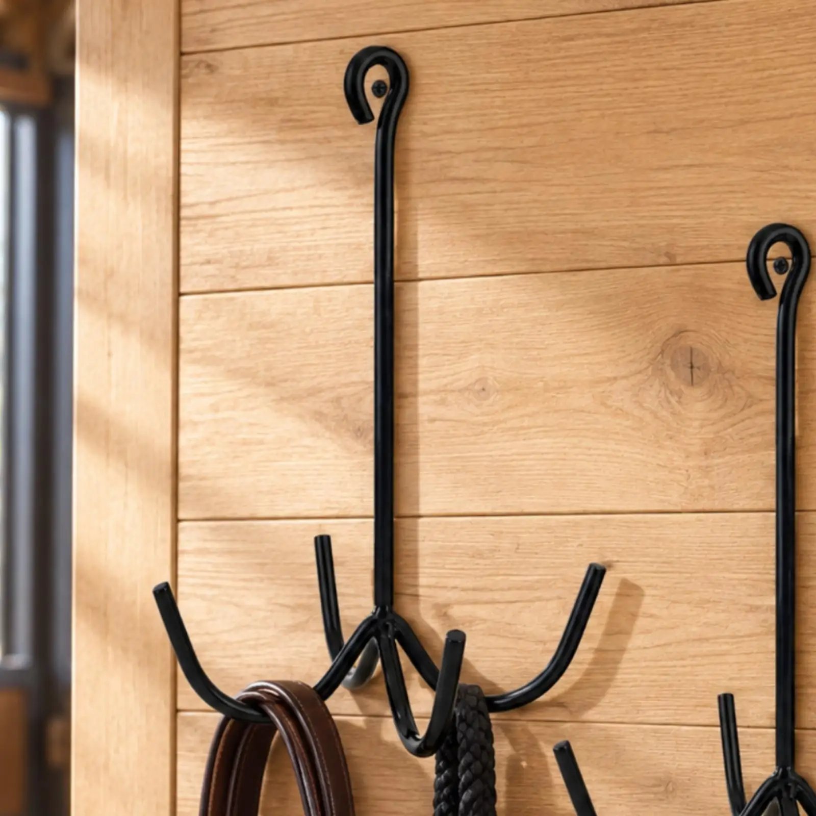 Iron Saddle Rack Wall Mount Hanger for Equestrian Tack Storage Horse Riding Gear Organization Stable Equipment Holder Loop