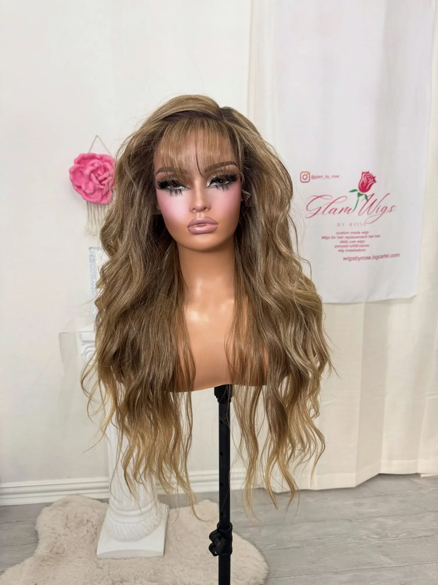 العصرية الكرمل البني يسلط الضوء على الدانتيل أعلى الباروكات موجة عميقة الظل جذور ألياف مقاومة للحرارة الباروكات مع الانفجارات طويلة غلويليس الباروكات