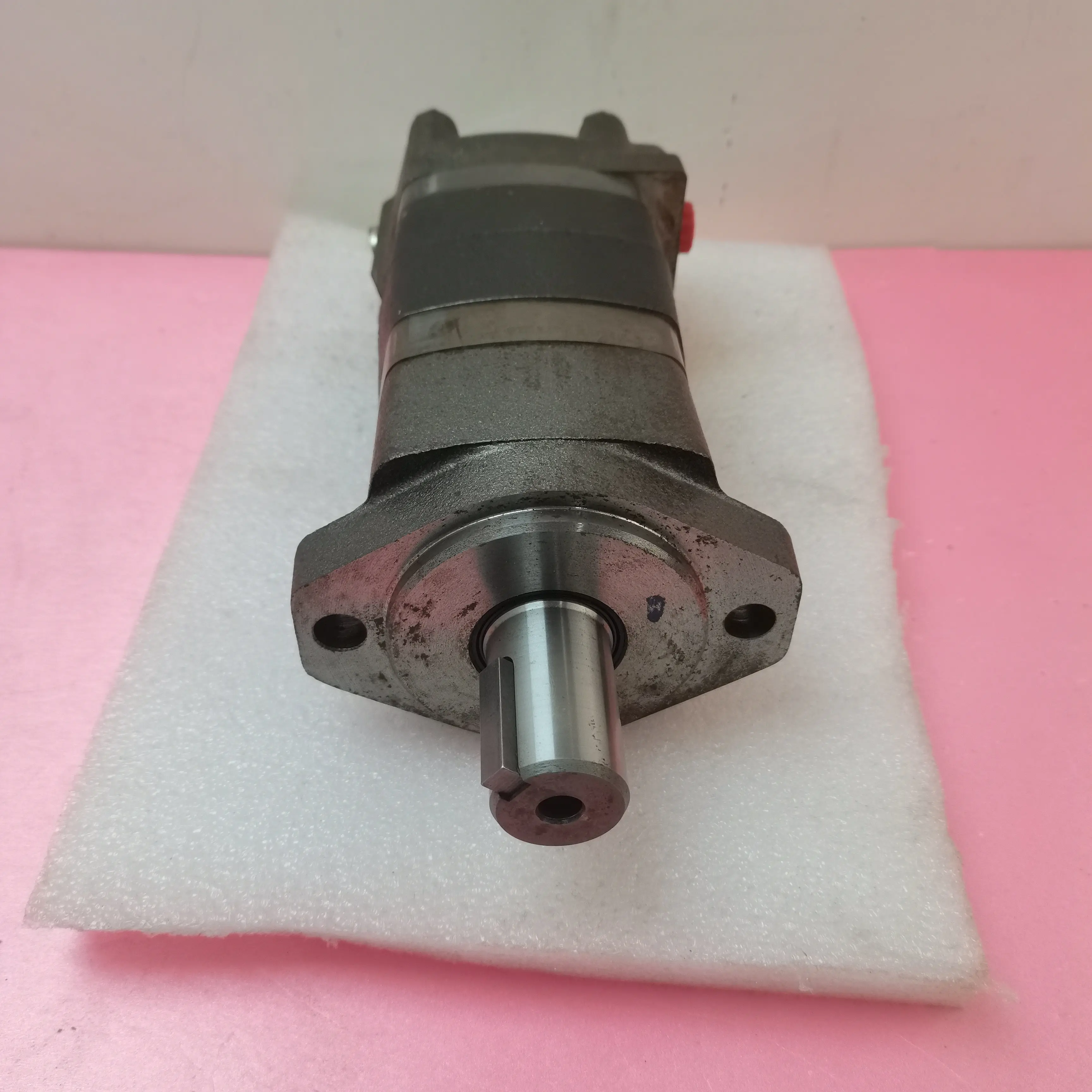Spot new ETN Eaton Charing 104-1576-006 hydraulic motor motor CHAR-LYNN original real shot