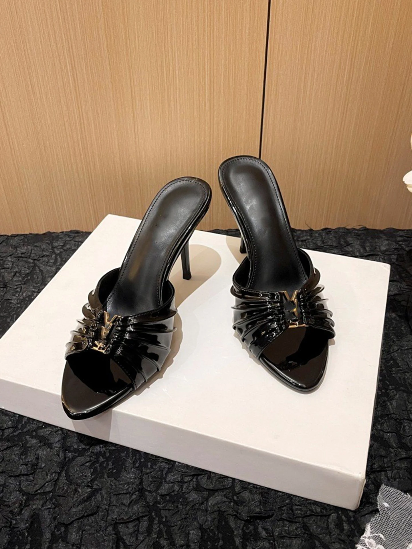 Sexy Pointed Toe Slip-On High Heels Women's Summer Outdoor Wear Leather Version Flat Sandals Comfortable Stable Rubber Sole