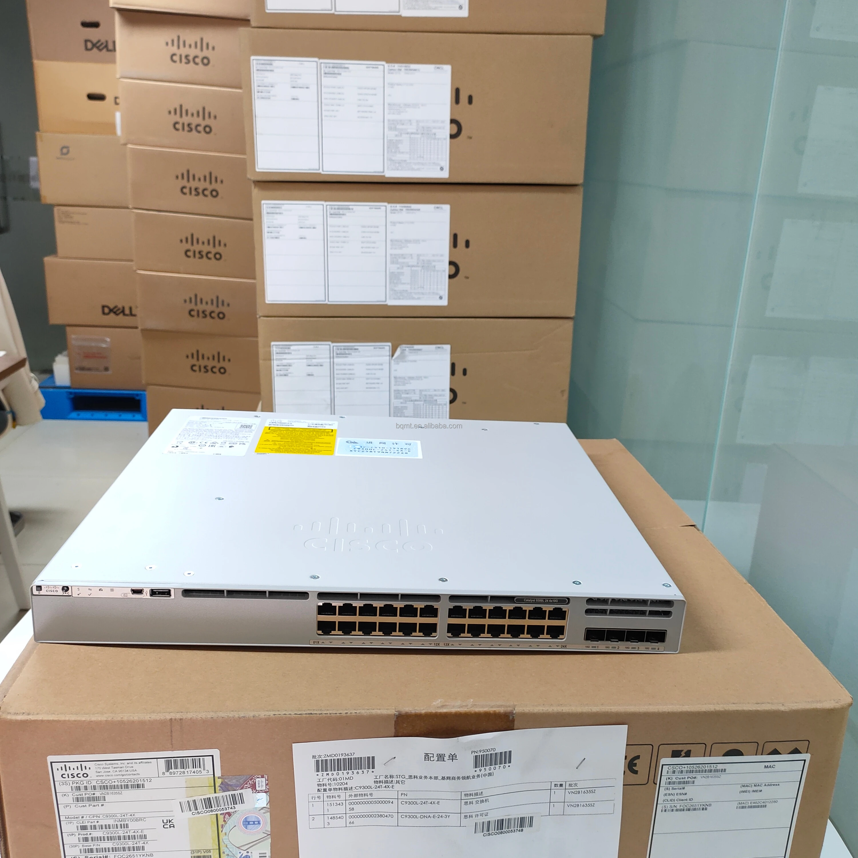 Original New C9300L-24T-4G-E 24-Port GE Gigabit Ethernet POE Switch with SNMP and QoS Functions Cisco Network Switch
