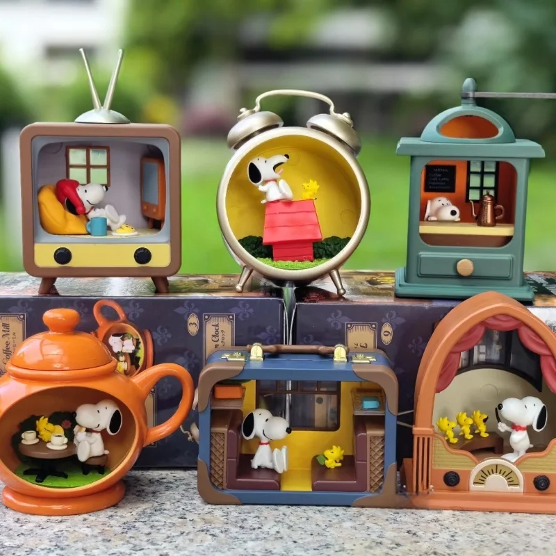 

Re-Ment Original Peanuts Snoopy's Antique Diorama Miniature Model SNOOPY's Trunk Toys Collectible Ornaments Assembly Kids Gift