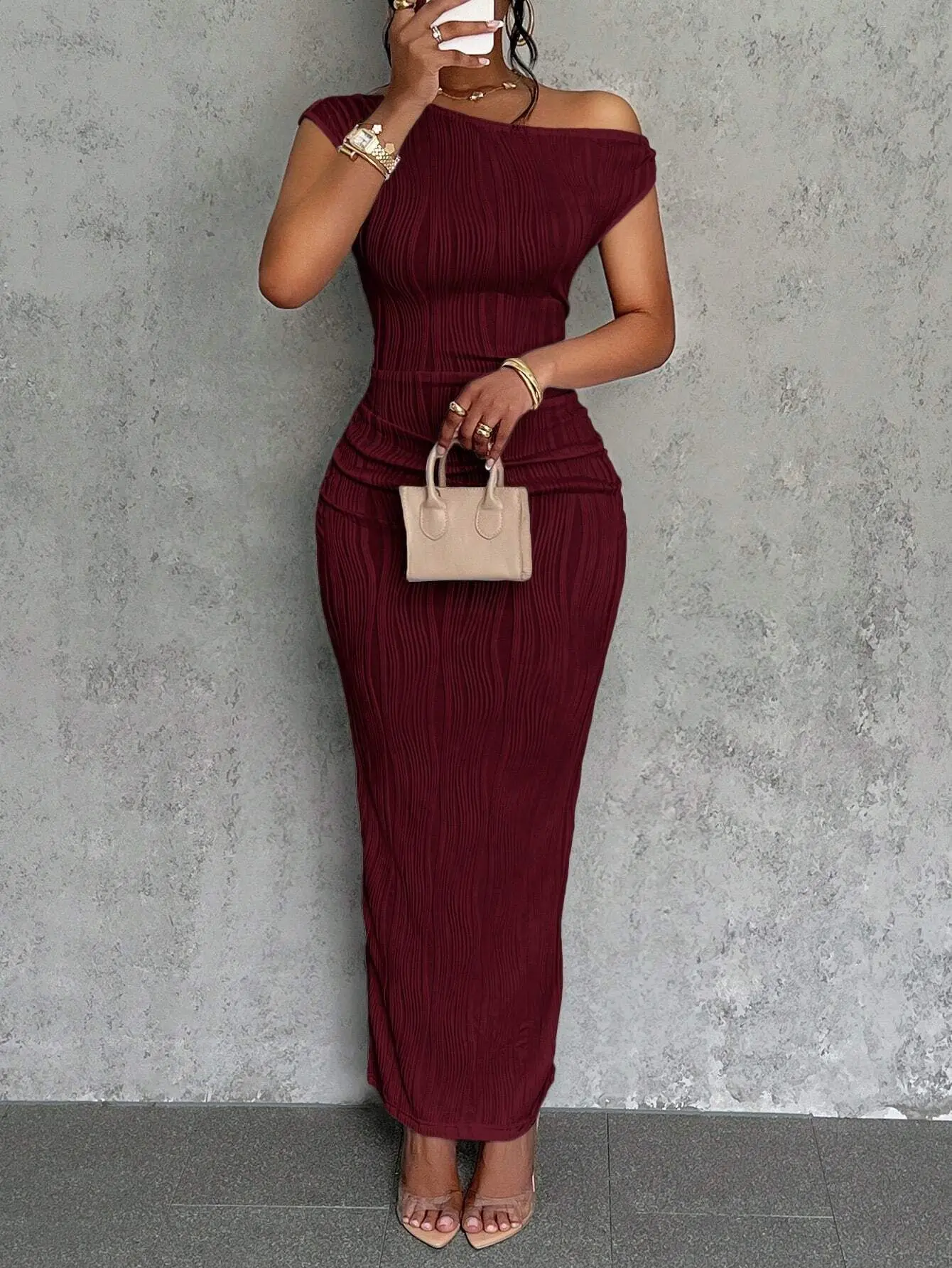 

Women's Stylish Long Dress Ruched Off-Shoulder Bodycon Fitted Maxi Gown Elegant Outfit For Dating Evening Events & Celebrations
