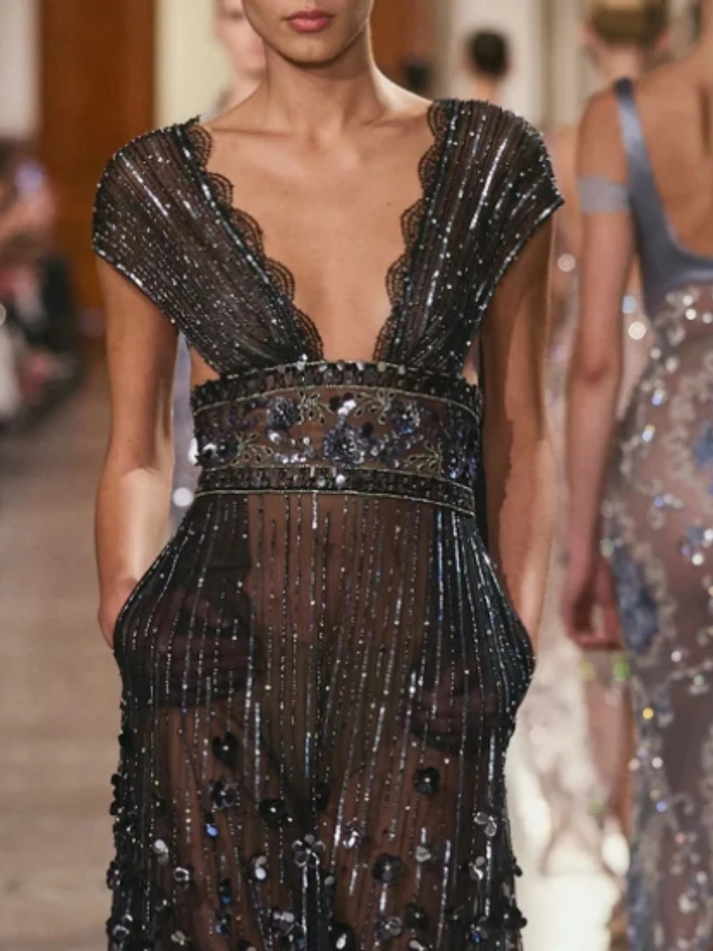Celebrity Black Floral A Line Evening Dress With Hidden Pockets Sparkly Fashionable Sexy V Neck Beaded Customized Prom Gown