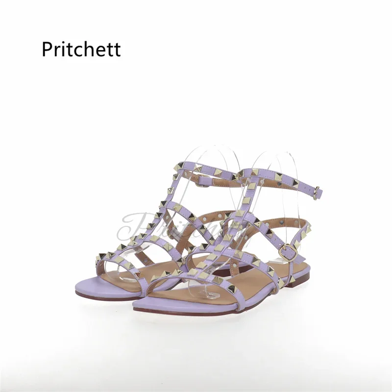 

Женские сандалии-гладиаторы на плоской подошве с заклепками, с круглым носком, фиолетовая кожаная пряжка, летняя удобная повседневная женская обувь, повседневная обувь для вечеринок