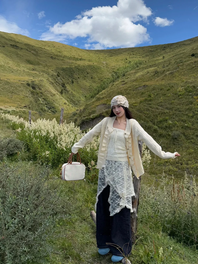 

Женский вязаный кардиган средней длины с V-образным вырезом, ажурным дизайном и тяжелой кружевной отделкой, в художественном стиле, для путешествий.