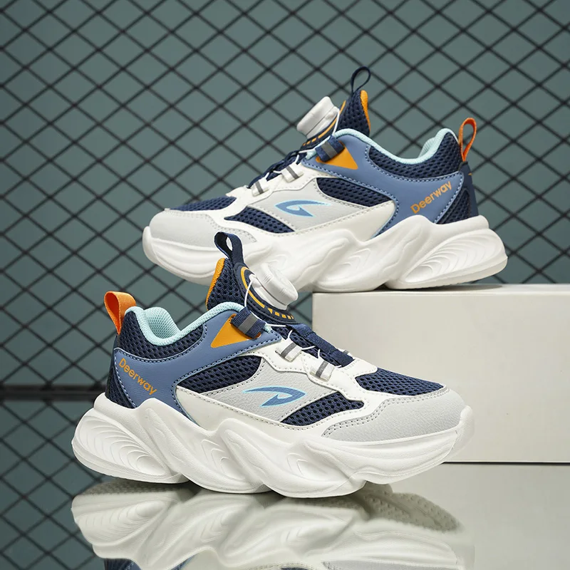 

A pair of children's casual sports shoes with breathable and durable soles, stylish and versatile in design, DEH-D9989