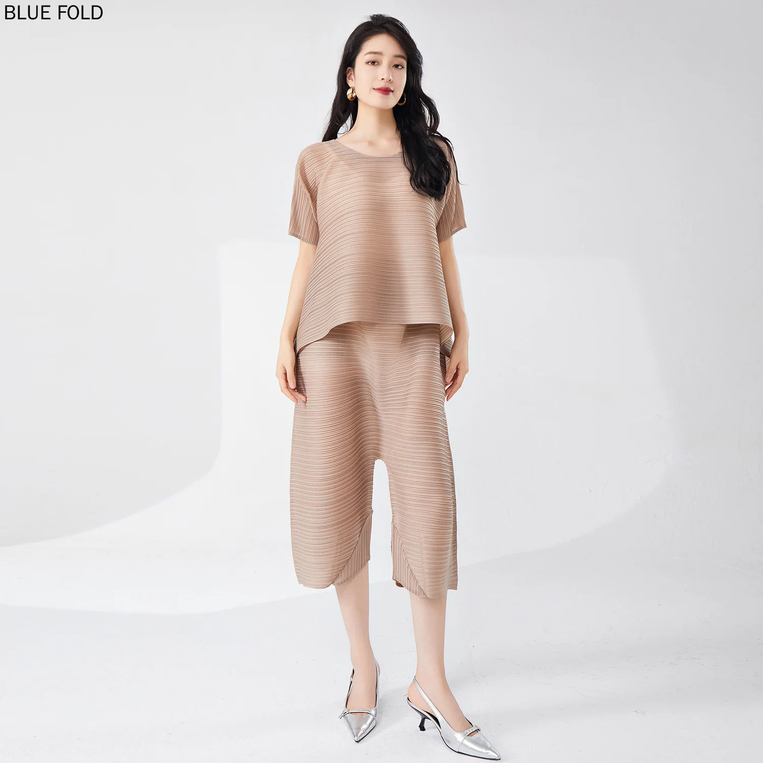 Miyake Suit for Women Short-Sleeved T-shirt Casual Five-point Pants Loose Large Size Irregular, Two-Piece Set, Spring and Summer