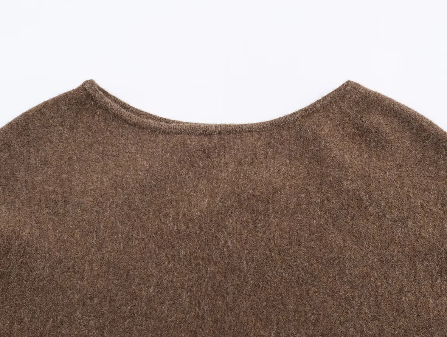 ملابس نسائية خريفية جديدة 2025 سترة كيب محبوكة غير متماثلة على الطراز الأوروبي والأمريكي