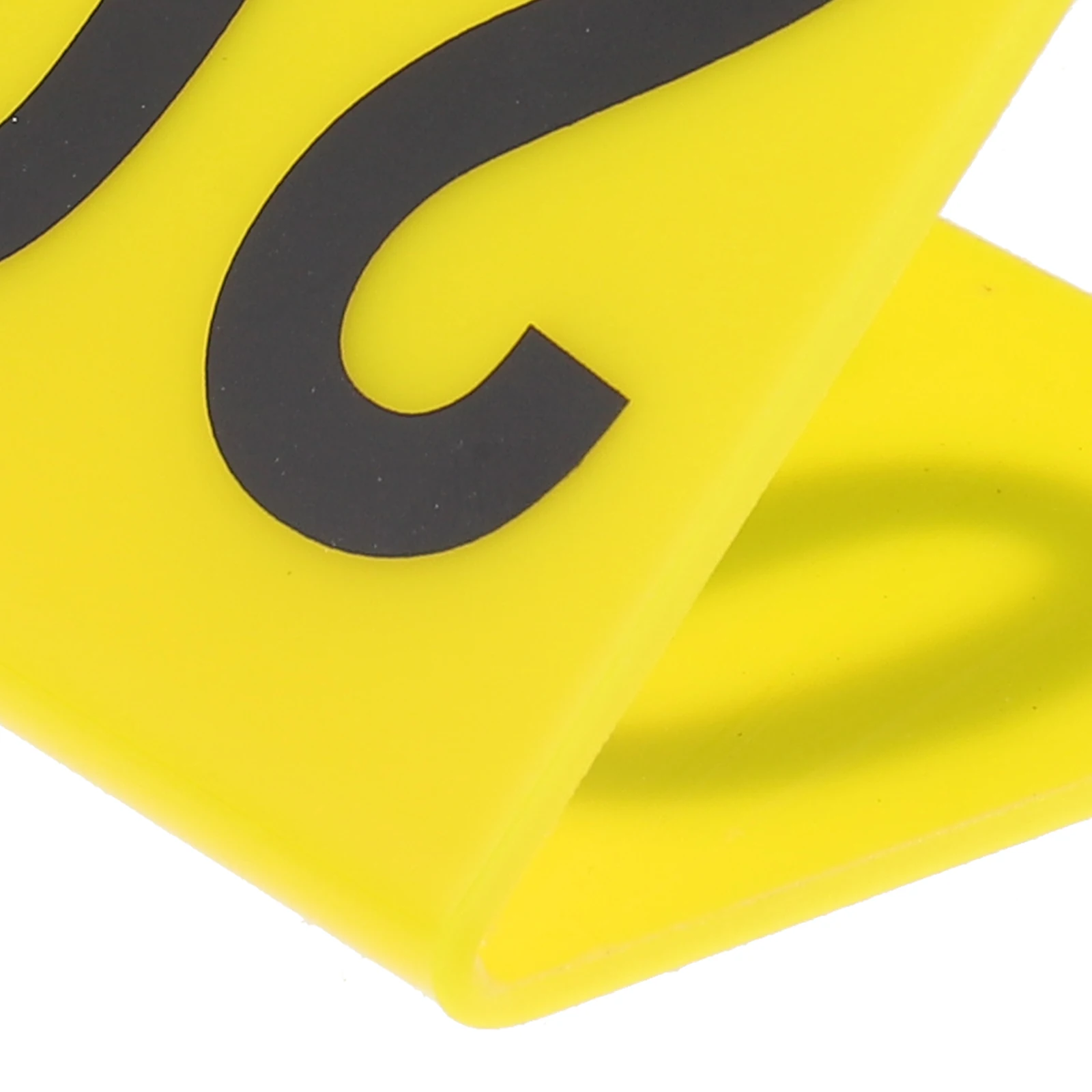 

20pcs V-Shaped Acrylic Number Plates 5 5x6 3cm Yellow Black Double Sided TableMarkers Restaurant Evidence Scene Game Supplies