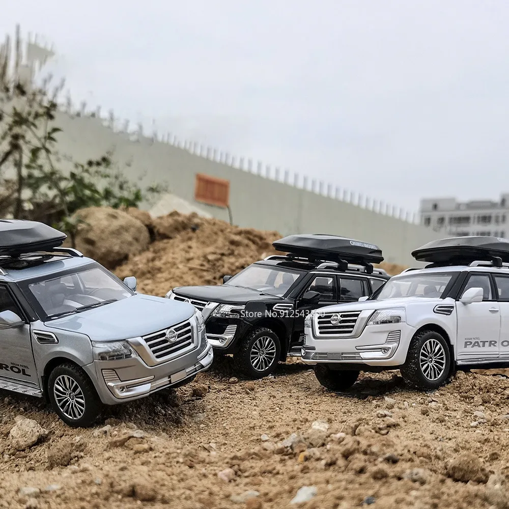 Modèle de voiture de patrouille en alliage moulé sous pression pour enfants, véhicule tout-terrain, simulation du son et de la lumière, dos nervuré, jouets de carrosserie en métal, échelle 1/32