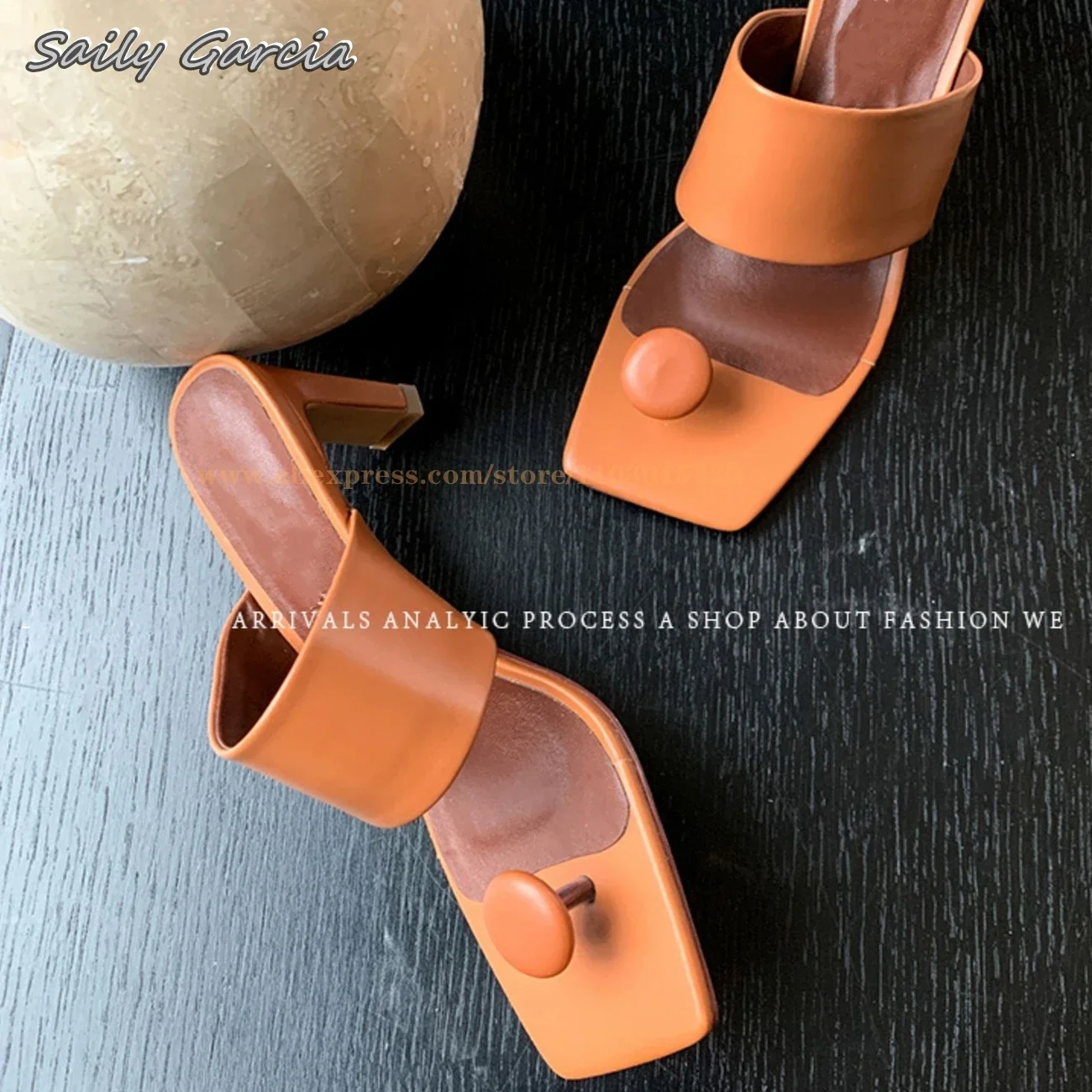Chanclas con cinturón de una palabra de piel de vaca de primera capa, novedad de verano 2024, zapatos informales combinables, sandalias de cuero Grace para mujer