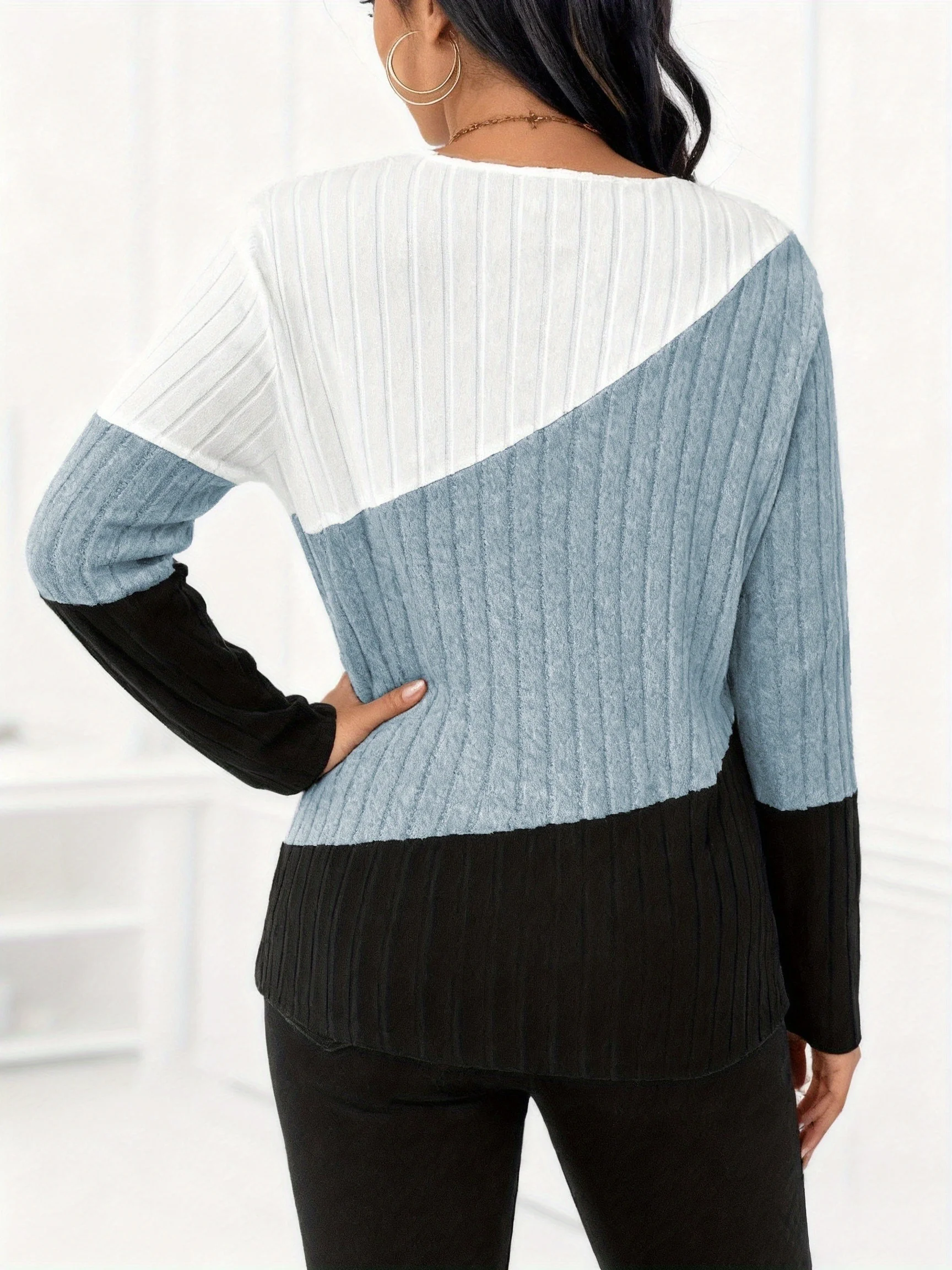 Stilvoller Plus-Size Damen-Pullover mit Farbblock-Design und V-Ausschnitt für gemütlichen Chic – Detail 3