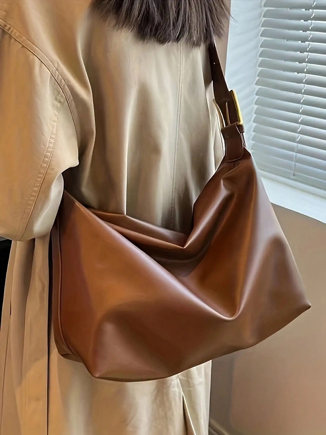 

Модная и универсальная женская сумка большой вместимости, повседневная сумка через плечо для работы и прогулок.