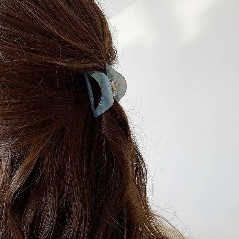 Cold‑Style Iridescent Hollow Hair Claw, Exquisite Shark Clip for Bangs & Back Head, Elegant Women Daily Fashion Hair Accessory