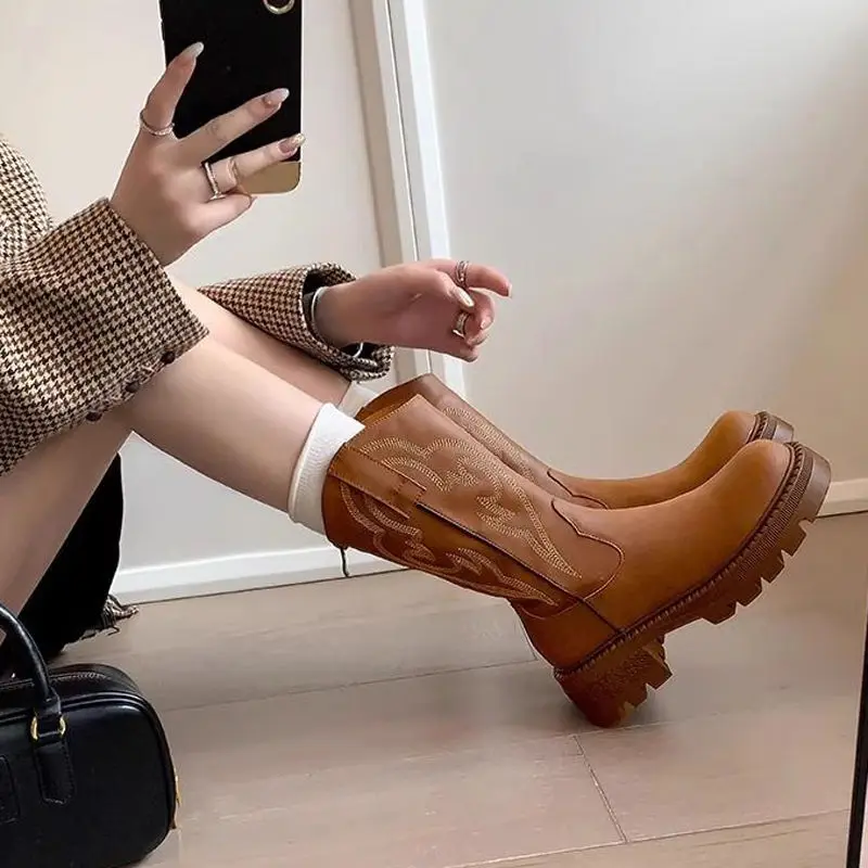 

Женские полувысокие сапоги на молнии в стиле ретро, новинка в горячей рекламной работе, шикарные и элегантные модные женские туфли до середины икры из искусственной кожи 2025 года