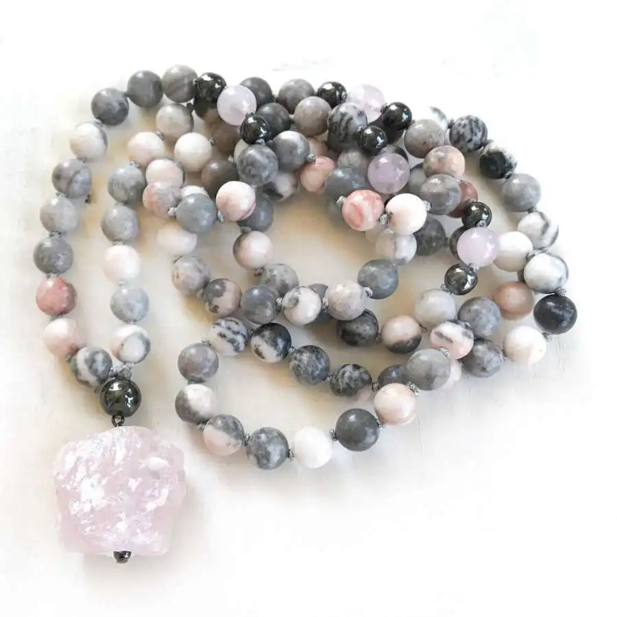 

Натуральное ожерелье-мала из смешанных камней 7 чакр, 108 бусин, с подвеской в виде черепа из розового кварца, духовное украшение
