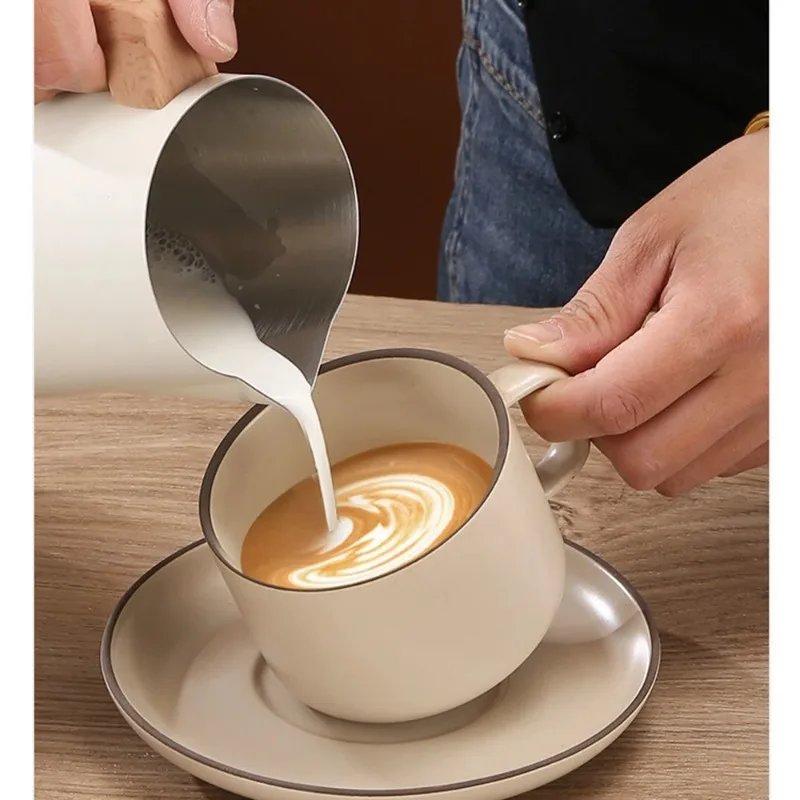 350ml/600ml Stainless Steel Japanese Style Coffee Milk Foam Cup Latte Art Frothing Pitcher with Wooden Handle Internal Scale