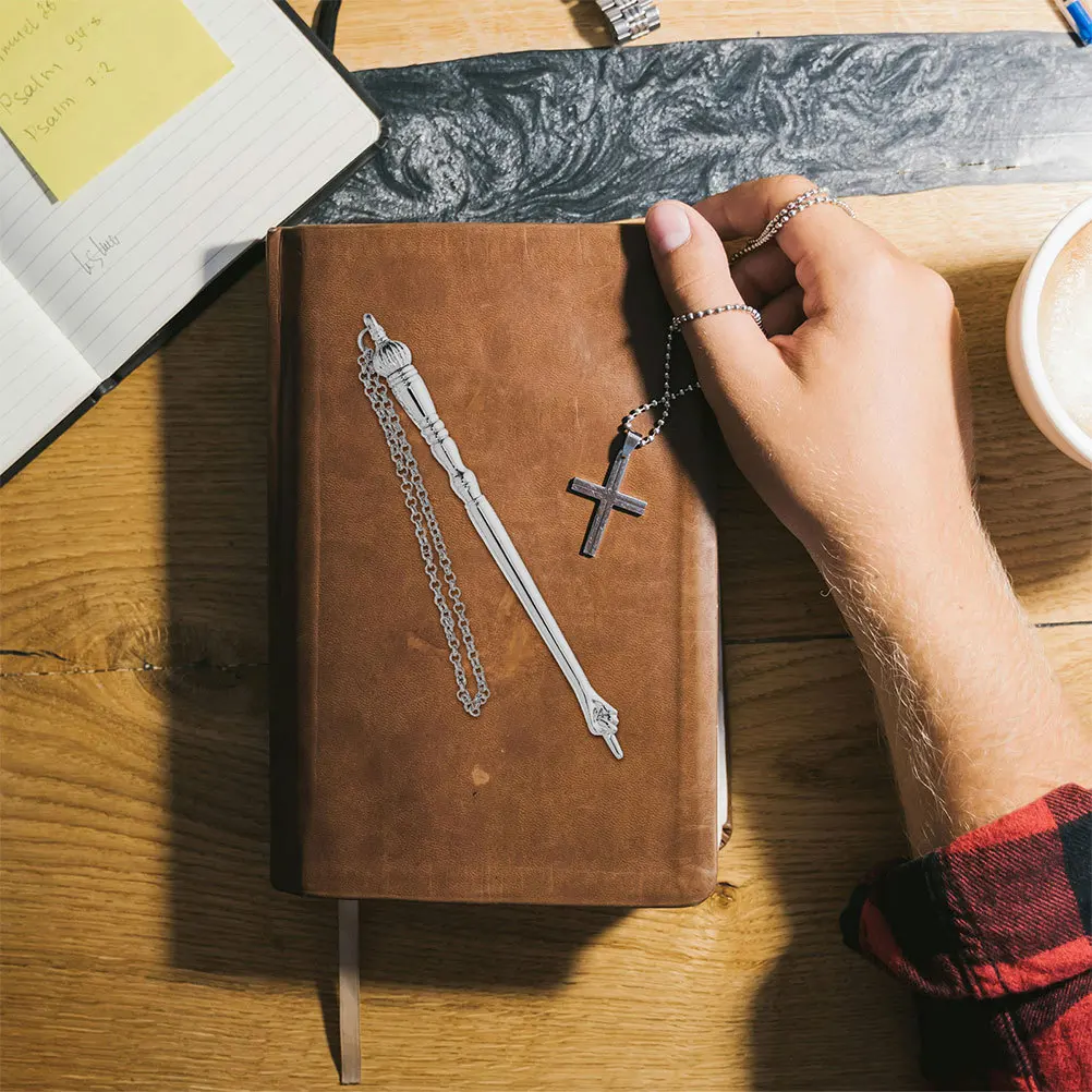 เครื่องมือชี้อ่าน 1 ชิ้น ทำจากโลหะชุบเงิน สำหรับอ่านพระคัมภีร์ ดีไซน์ตามหลักสรีรศาสตร์ ทนทาน พกพาสะดวก เหมาะสำหรับชาวยิว