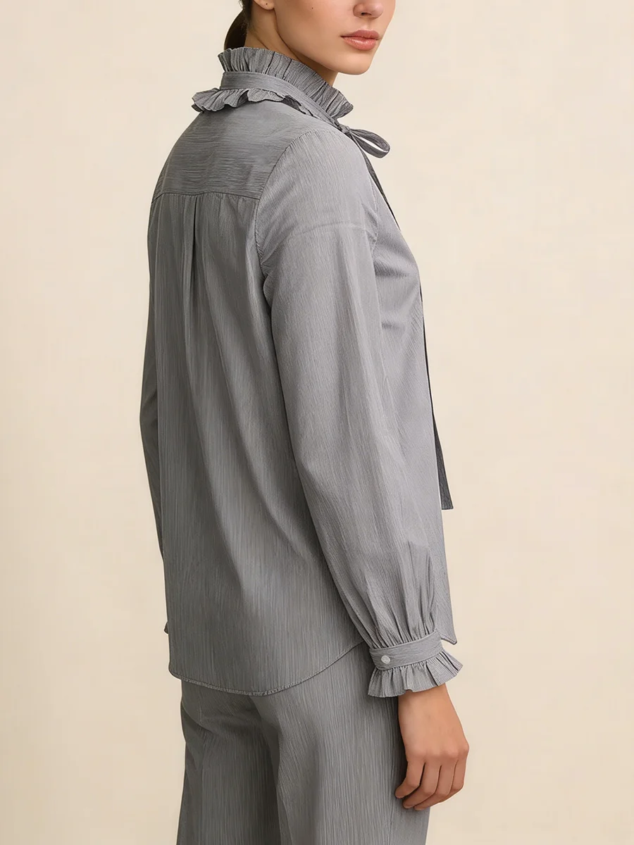 TWOTWINSTYLE قمصان مكتب أنيقة مخططة للنساء تكدرت طوق التعادل التفاصيل طويلة الأكمام تكدرت الكفة ضئيلة قميص الإناث الربيع