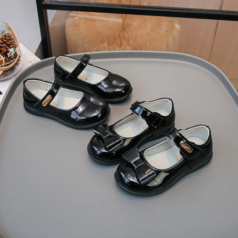 Kids Leather Shoes Black Glossy Girls Flat Shoes Soft Bottom 2026 Brand New Children School Performance Shoes Non-slip Trendy