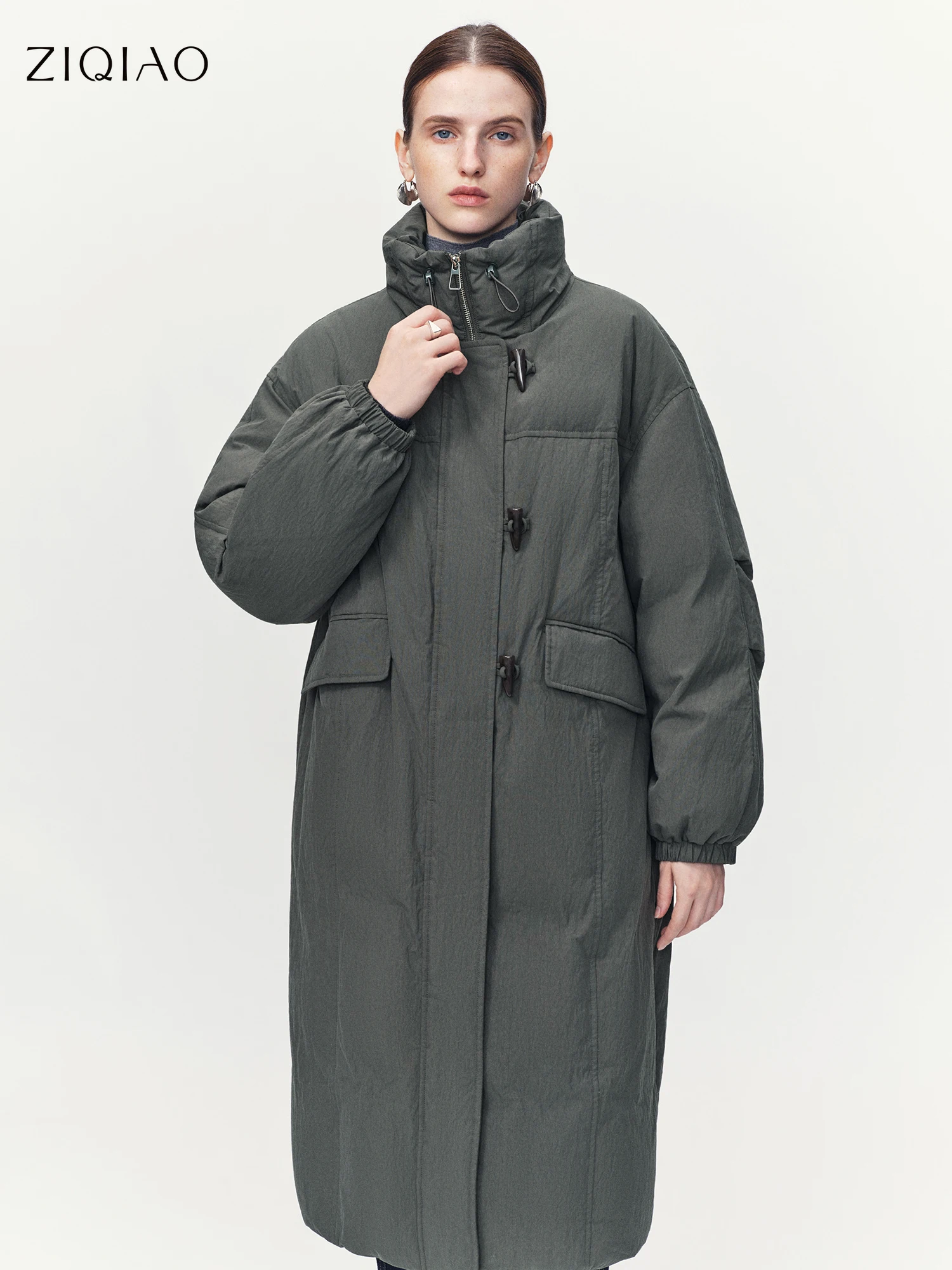 

ZIQIAO Women's White Duck Down Jacket Horn Button Stand Collar 2025 Winter New Style Simple Leisure Daily Outdoor Coats