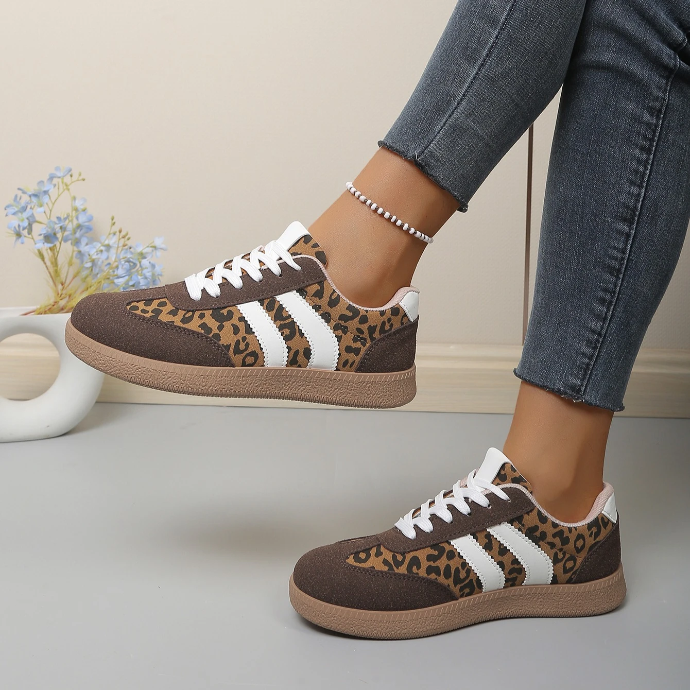 2026 Herbst Damenmode Wildleder-Sneaker mit Doppelschnalle und Metall-Details Leichte Atmungsaktive Bequeme Freizeitschuhe – Detail 7