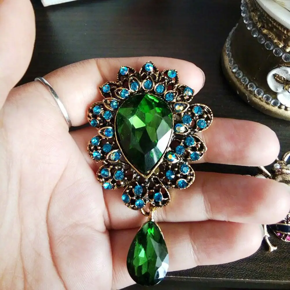 فستان فاخر أنيق كريستال للنساء قطرة الماء الكبيرة مجوهرات الصدار بروش دبابيس الإكسسوارات