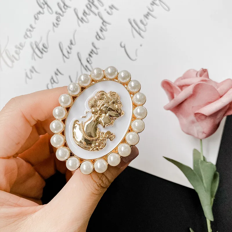 Vintage Lady Head Badge Brooches For Women Pearl Classic Beauty Portrait Figure Party Office Oval Brooch Pin Retro Jewelry Gifts