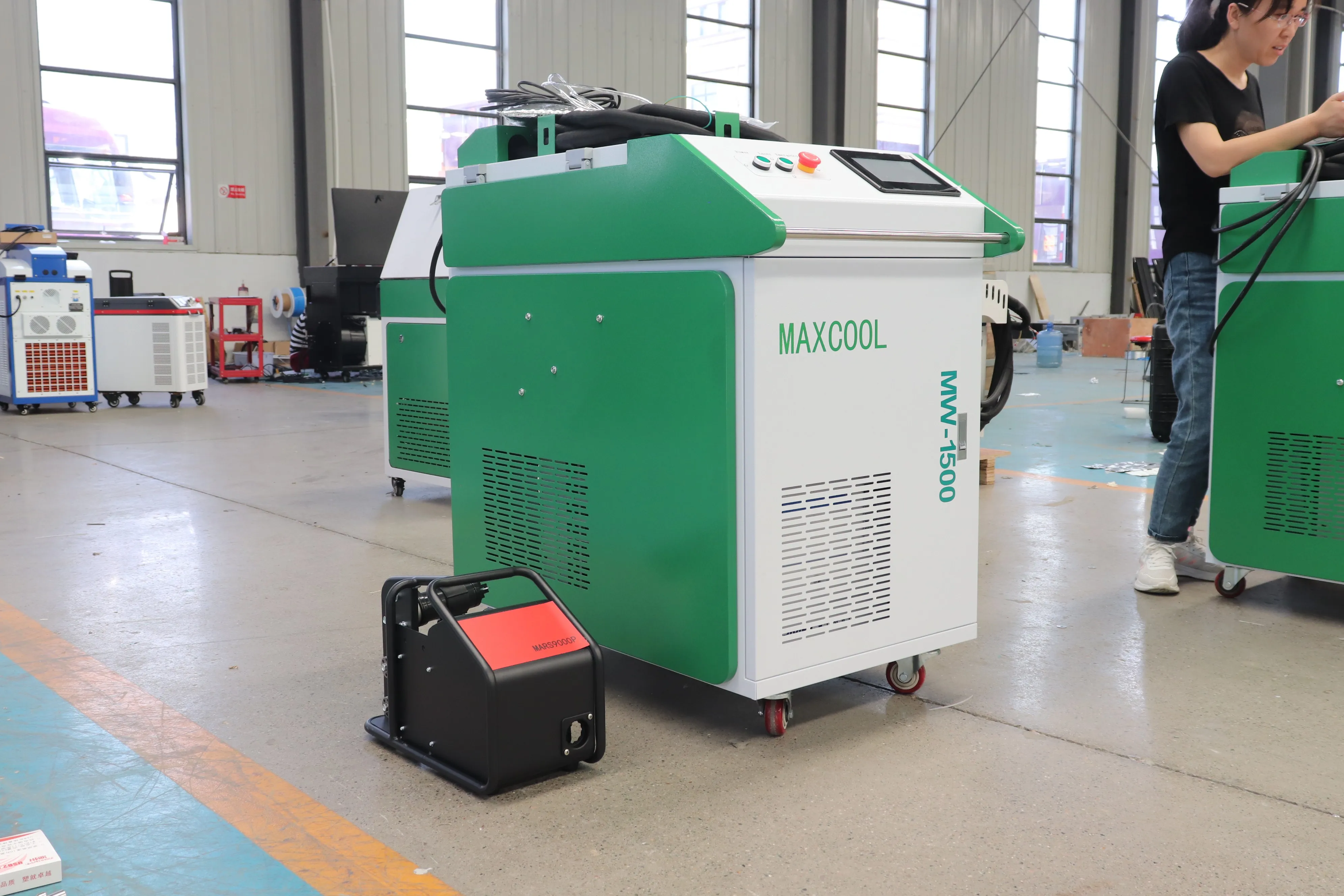 

Metal Steel Aluminum Brass Iron Handheld Fiber Laser Welding Machine 1000w 1500w 2000w 3000w Portable Metal Welding Machine