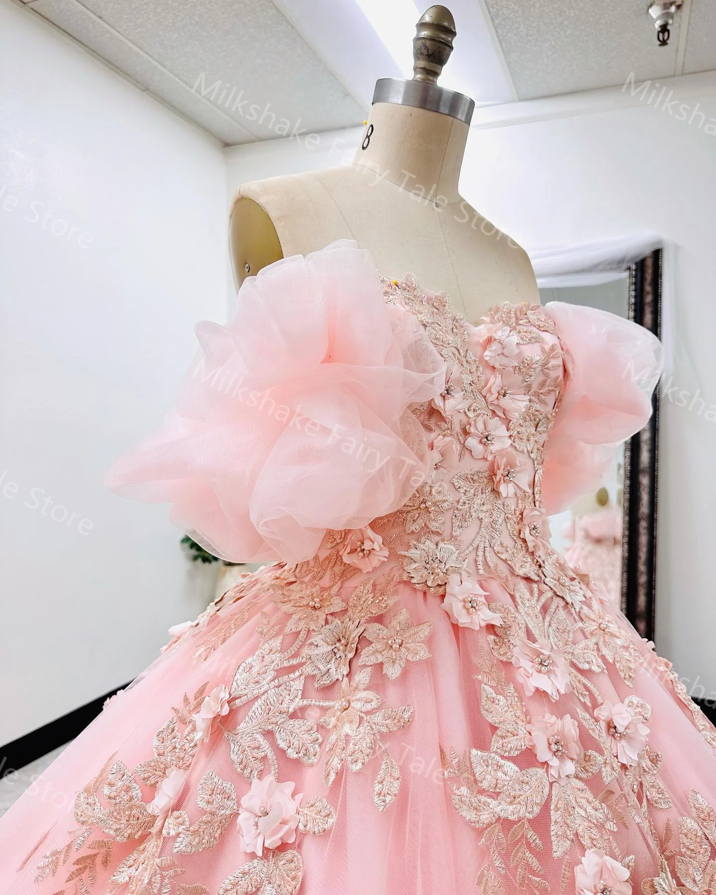 Abito da ballo rosa di lusso abiti Quinceanera abiti da sera Appliqued oro con spalle scoperte abiti Sexy a strati De 15 Anos Sweet 16