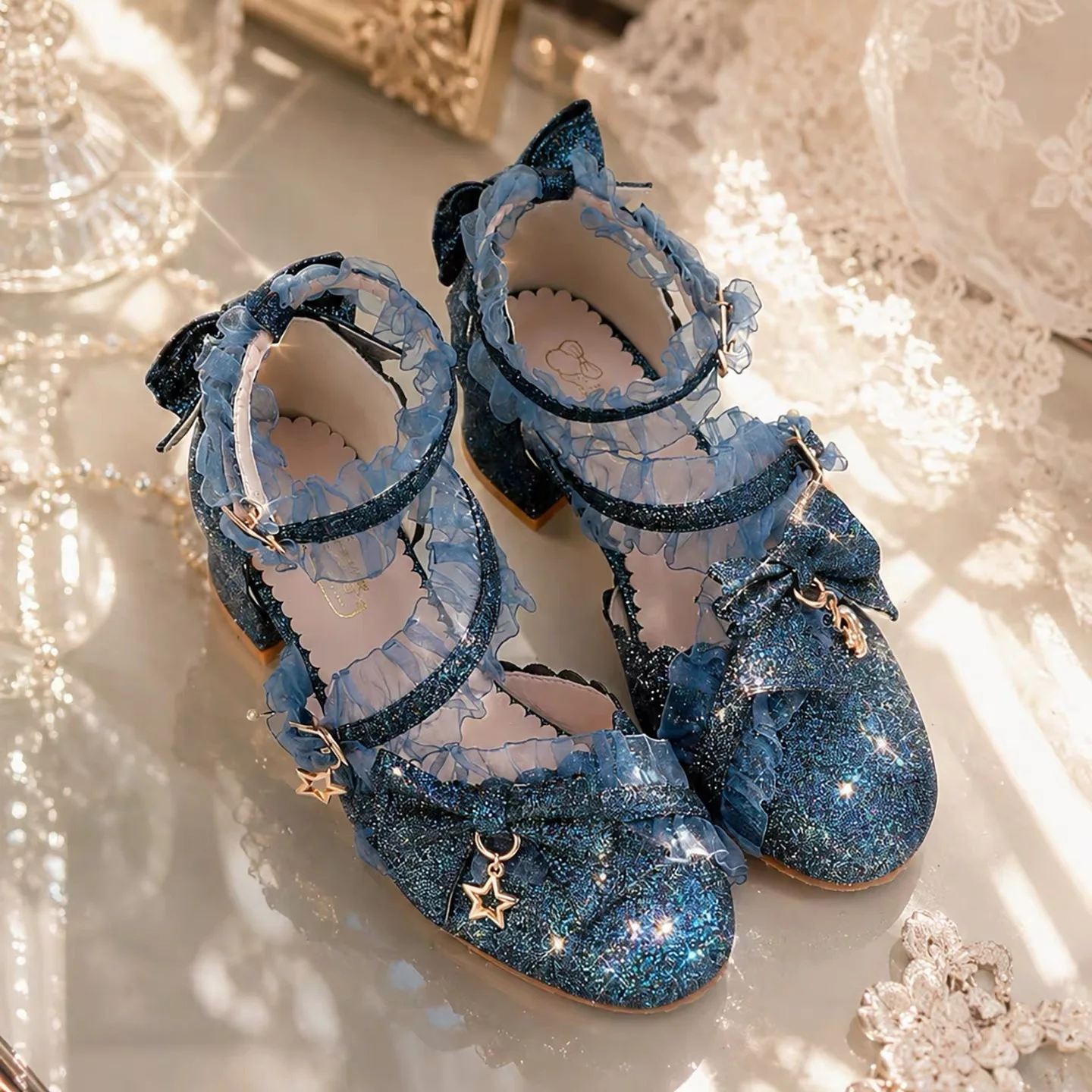 Neue Damen Glitzer Lolita Blockabsatz-Sandalen mit Rüschen, Spitze, Schleife, Stern-Charm, Knöchelriemen, Runder Zehenkappe, Süße Cosplay-Party-Slingback-Schuhe