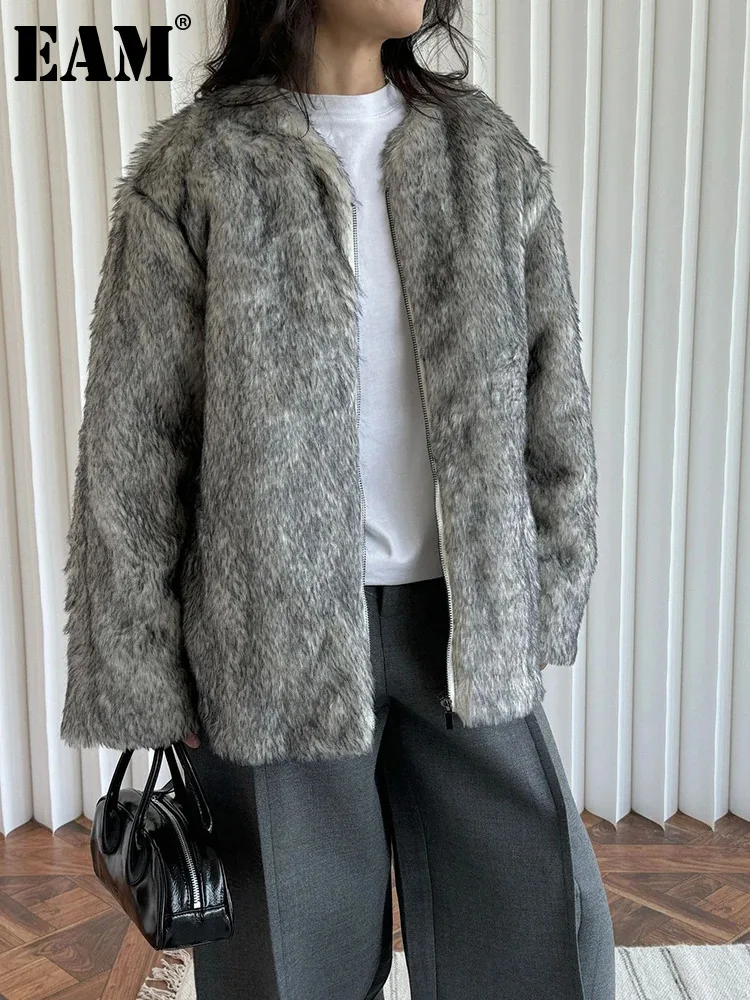 [EAM] Gray Thick Warm Big Size Elegant Faux Fur Jacket New V-neck Long Sleeve Women Coat Fashion Tide Autumn Winter 2024 1DH8416