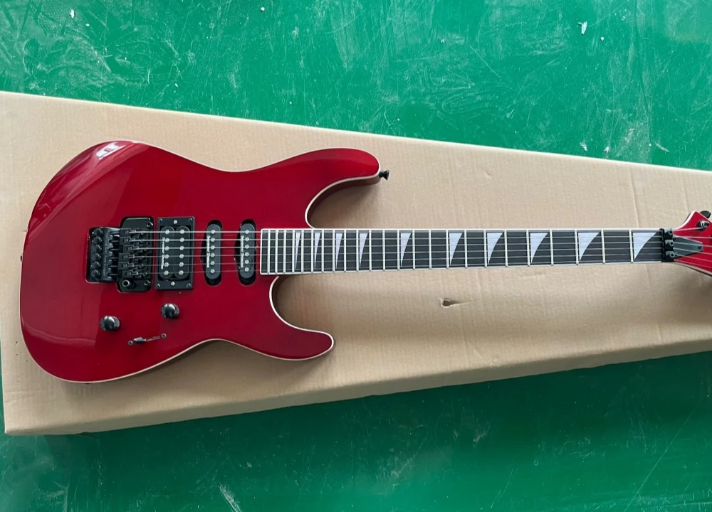 Guitarra eléctrica roja metálica de fábrica de 6 cuerdas con herrajes negros, personalización de oferta