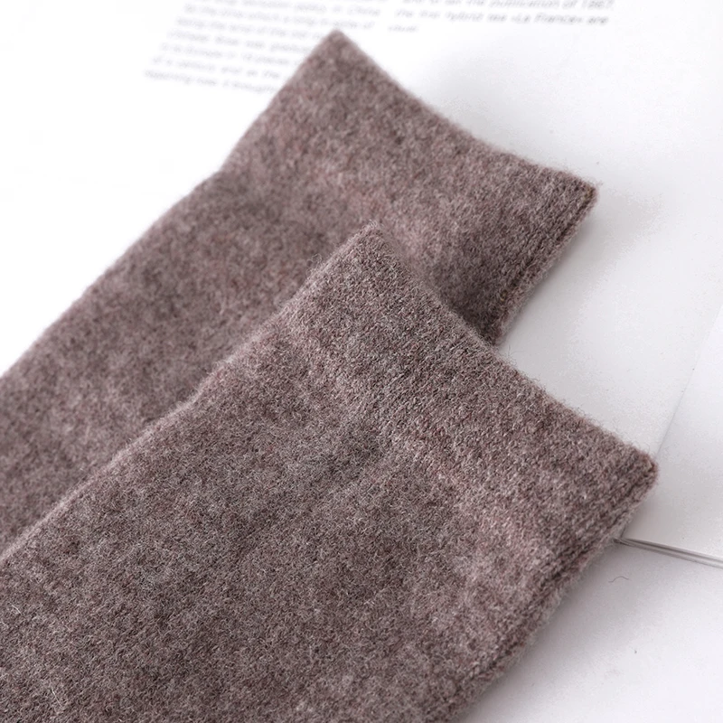 여성용 100% 울 무릎 높이 양말 따뜻한 양말 베이지색 긴 양말 부드러운 니트 양말 편안한 겨울 양말 아늑하고 스타일리시한 울 양말