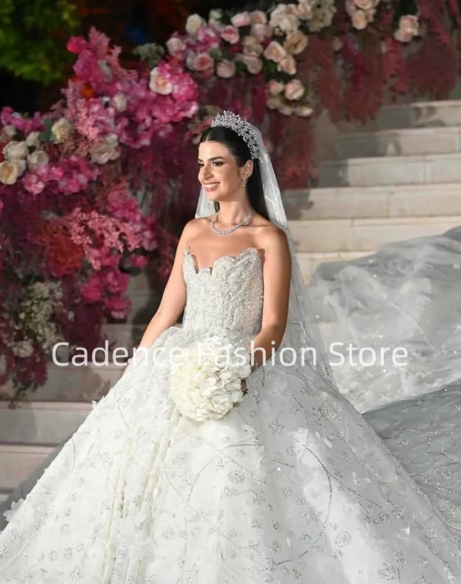 تخصيص 2025 فساتين فاخرة بدون حمالات على شكل حرف a الزفاف بريق مطرز يزين ثلاثية الأبعاد الأزهار زي العرائس الفاخرة