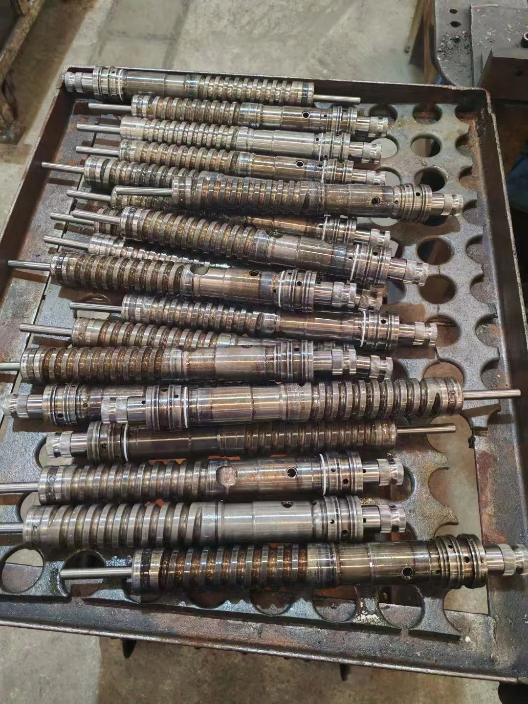 SAIC Hongyan Genlyon Scatola sterzo 3401010-T3800 DONGFENG Albero a vite senza fine sterzo per camion 8098957130 Albero sterzo 8098957111