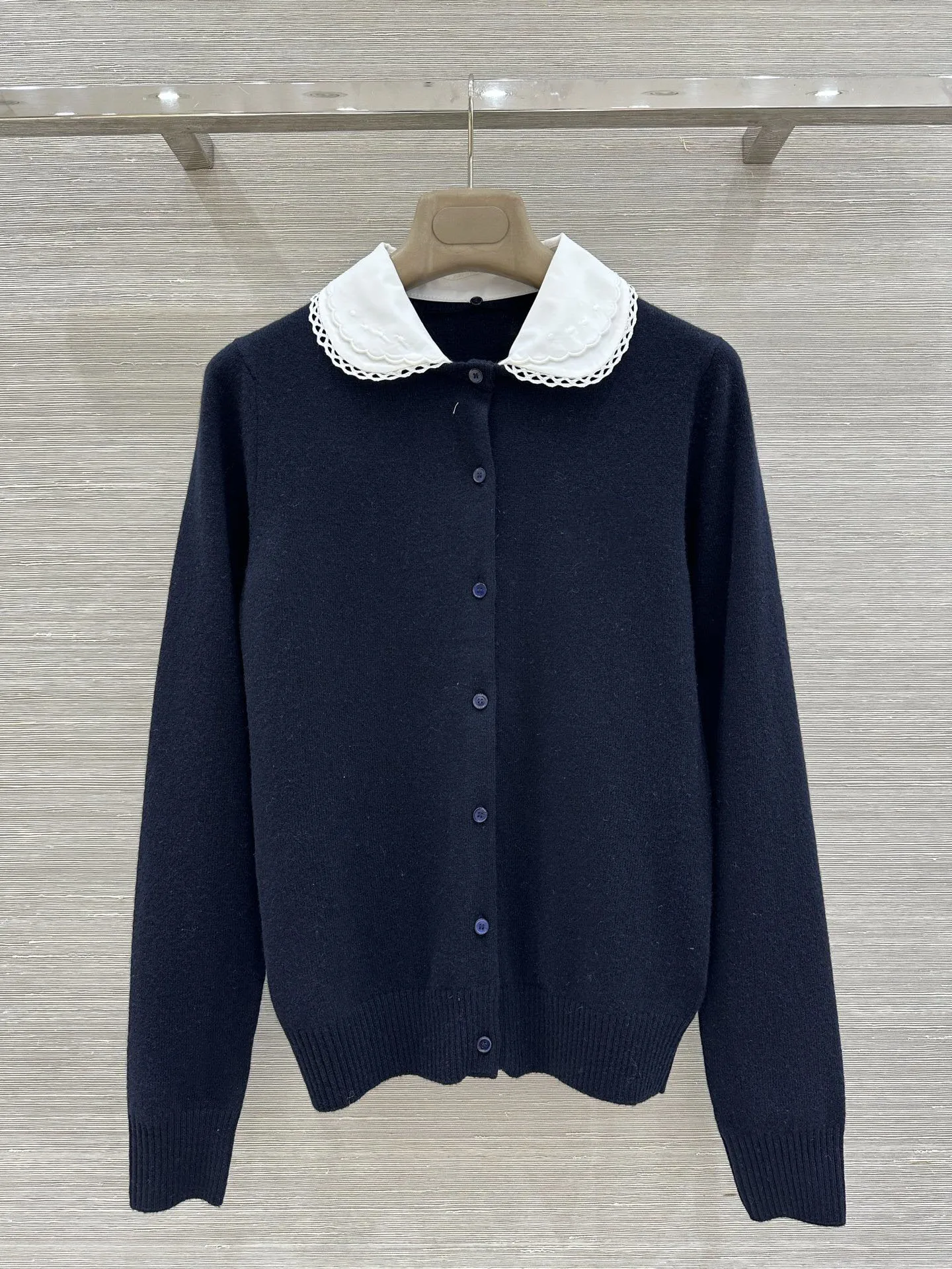 

Fashionable Slim Fit Knitwear for Women Turn-down Collar Premium Quality Spring Autumn Style Ladies Sweater