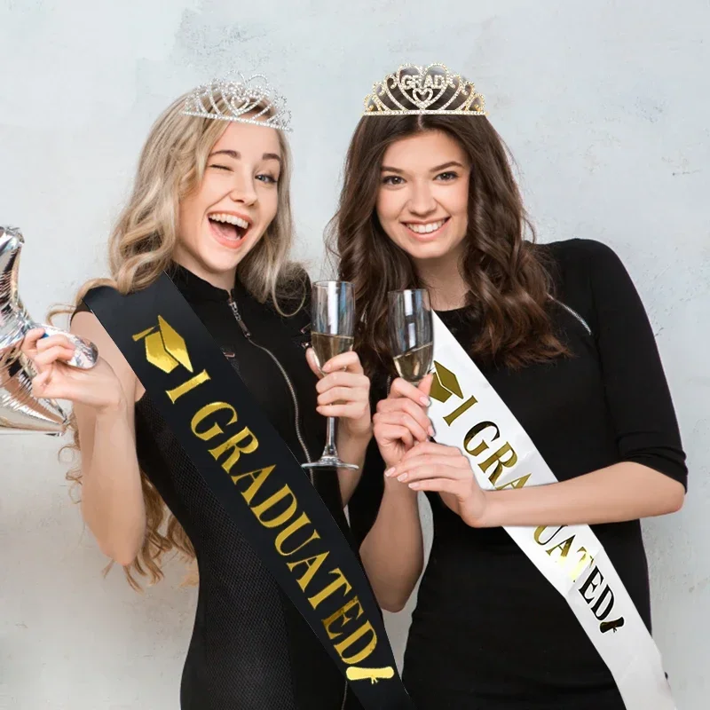 2025 تخرج وشاح الساتان بريق التاج لحفلات التخرج بالونات ديكور كابينة تصوير الدعائم البكالوريوس تخرج اللوازم