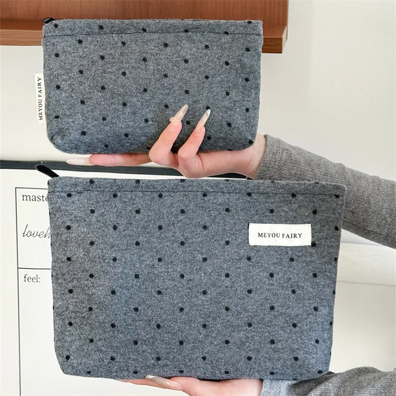 Große Jacquard-Kosmetiktasche mit Polka-Dot-Muster für Damen, Modische Reise-Toilettentasche, Eleganter Niedlicher Kosmetik-Organizer – Detail 4