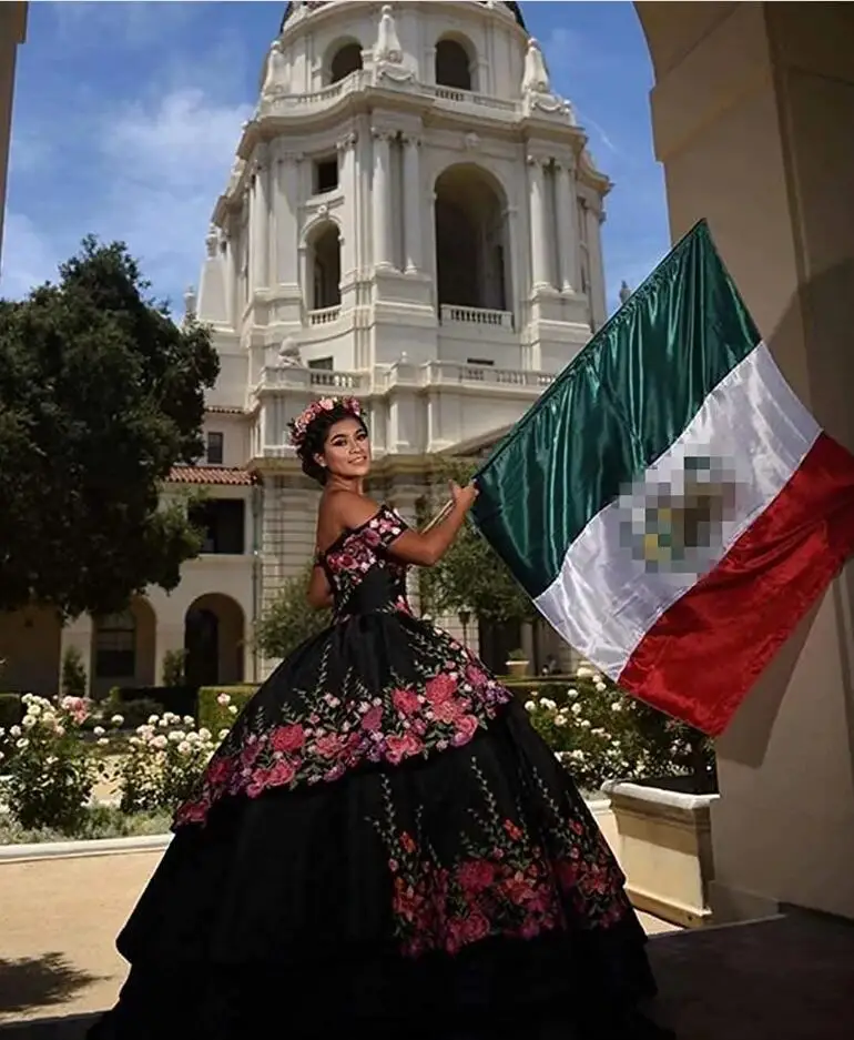 Haftowane kwiatowe sukienki Quinceanera Charro Mexican sznurowane gorsety z odkrytymi ramionami kochanie na bal okolicznościowe słodkie 15 sukienki Vestido