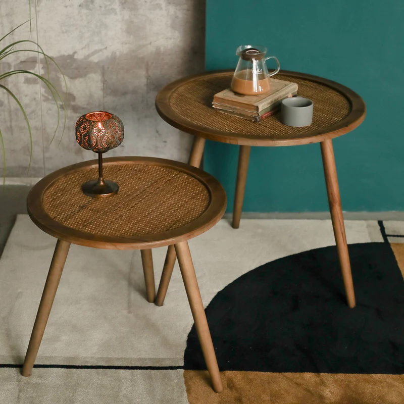 

American Retro Natural Woven Rattan Coffee Table Solid Wood Circular Vintage-Inspired End Table for Patio