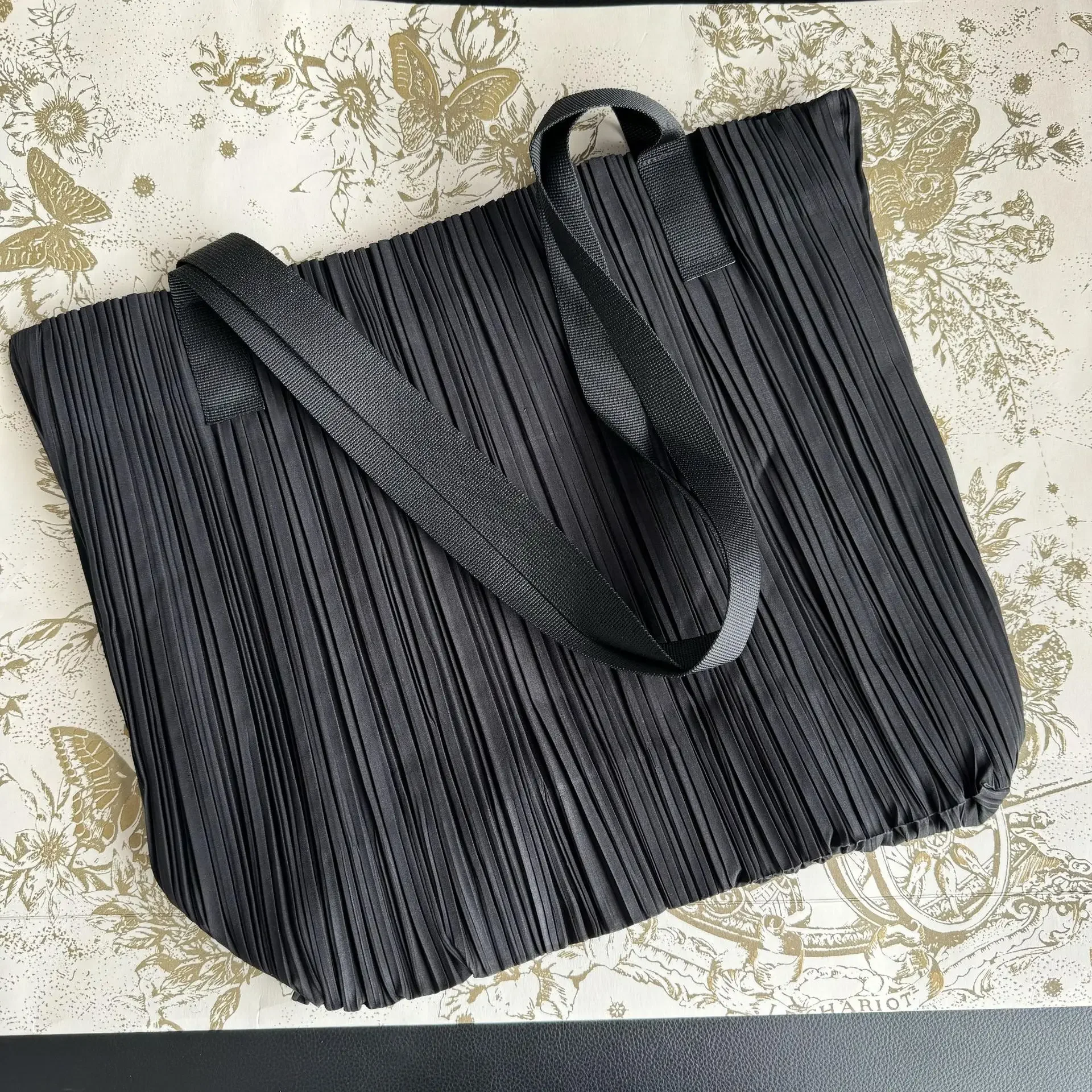 Miyake Pleated Fashionable Casual Drawstring Small Square Bag Solid Color Sports Bag Counter Bag Casual Phablet Mobile Phone