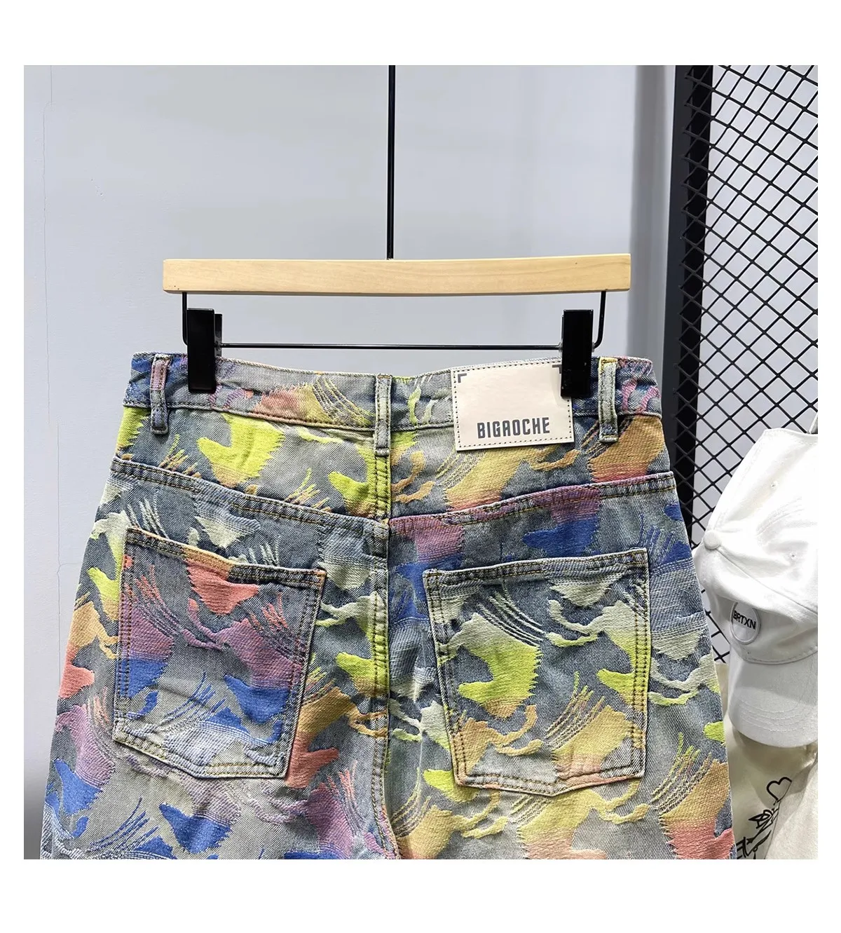 Celana Panjang Lima Menit Jacquard Warna-warni Merek High Street Tide Baru Musim Panas Celana Pendek Denim Tampan Kepribadian Pria Cetakan Warna