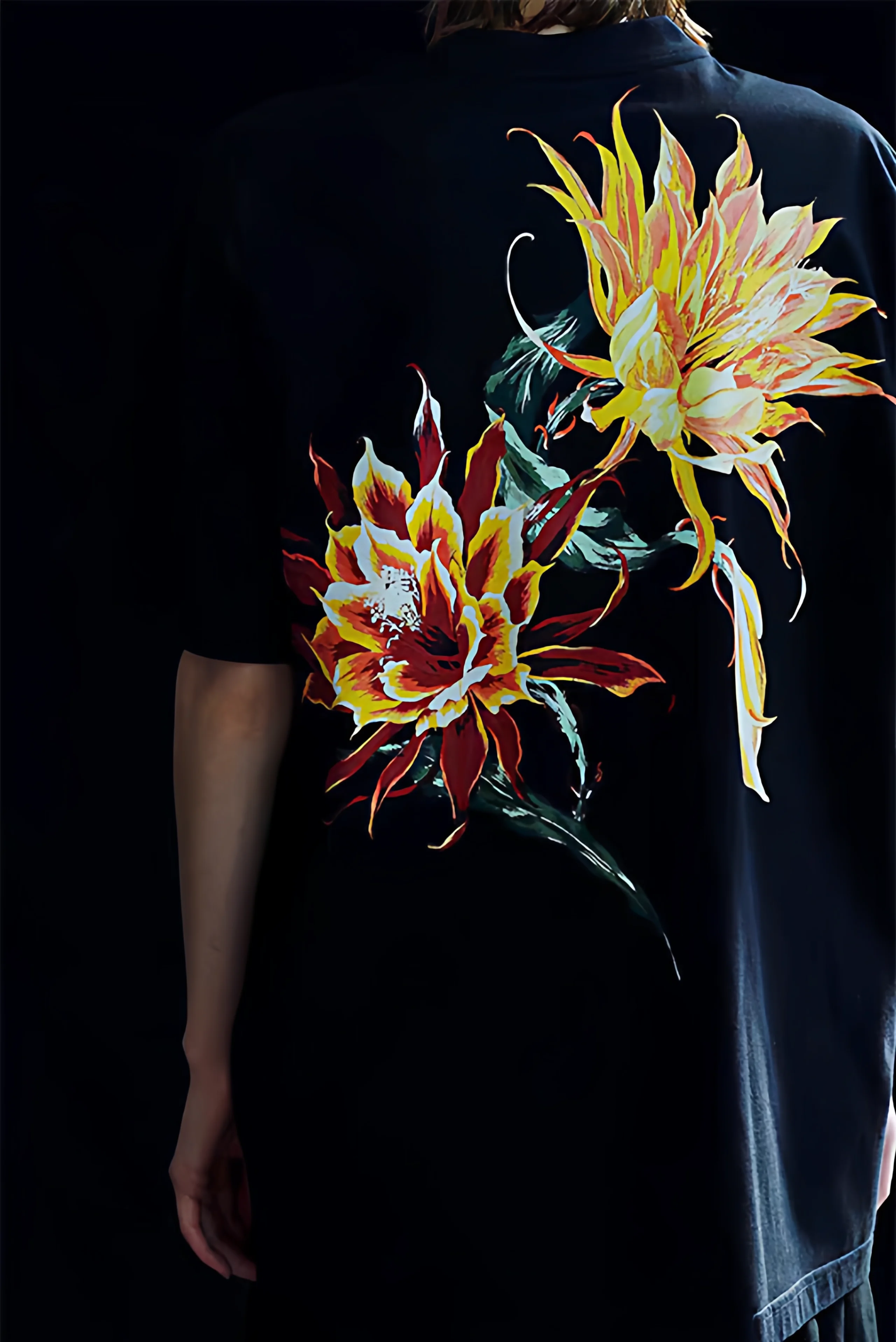 YAMAMOTO-Style T-shirt ,HighQuality Backside With Carnation Flower Printed Design ,100% Cotton Loose Short-Sleeved — купить у AliExpress WW