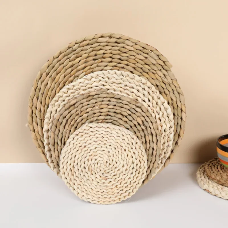 

HeMu Handwoven Water Hyacinth Round Placemat,Natural Rattan Woven Heat Insulation Table Mat,Boho Dining Table Decor & Protection
