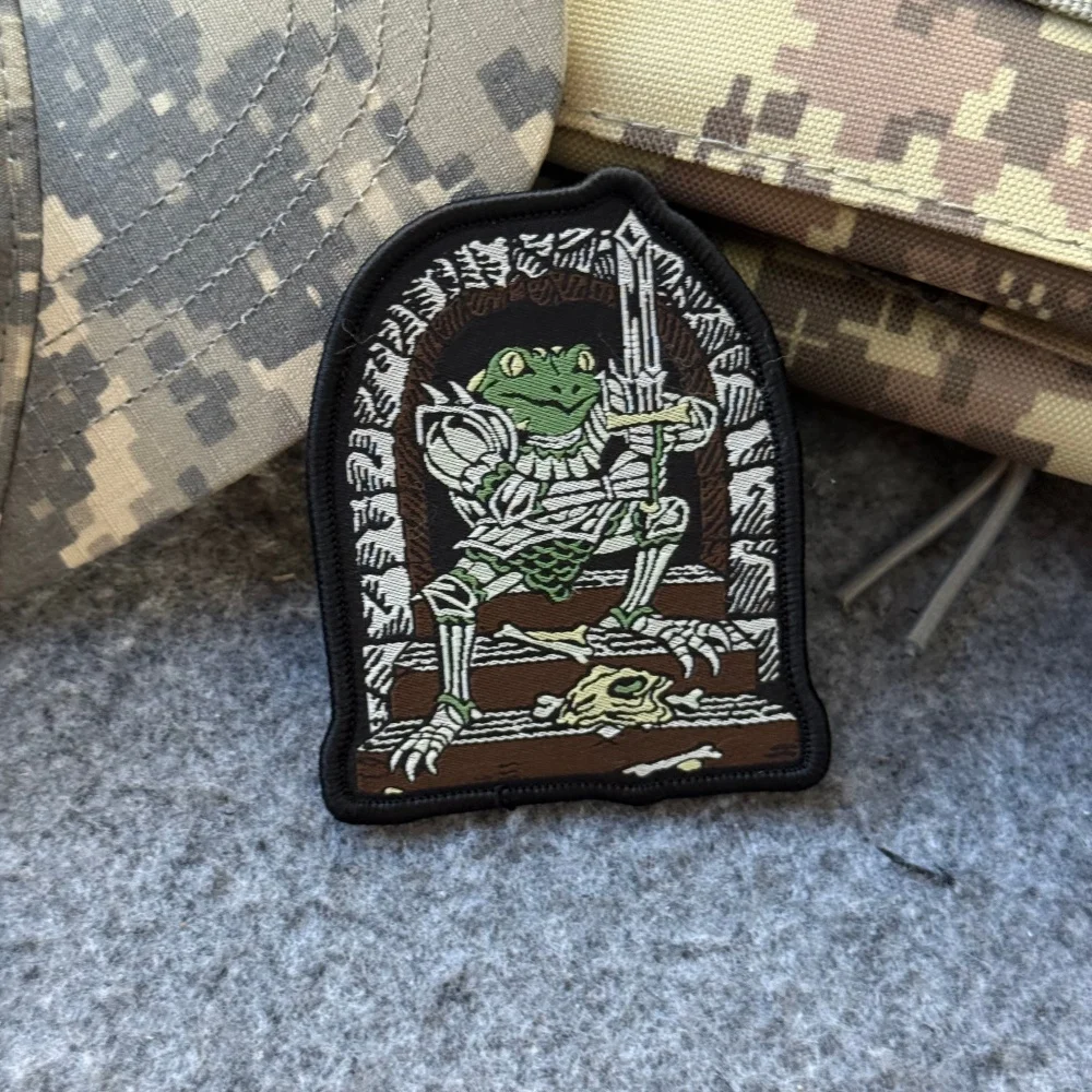 Parche bordado caballero rana medieval – Insignia moral con velcro - imagen 3